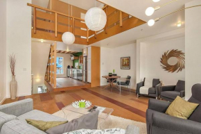 Huge & fun artist's loft - 5 levels!